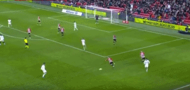 篮球湖人球员关键防守贡献显著（湖人球员关键时刻防守表现抢眼）