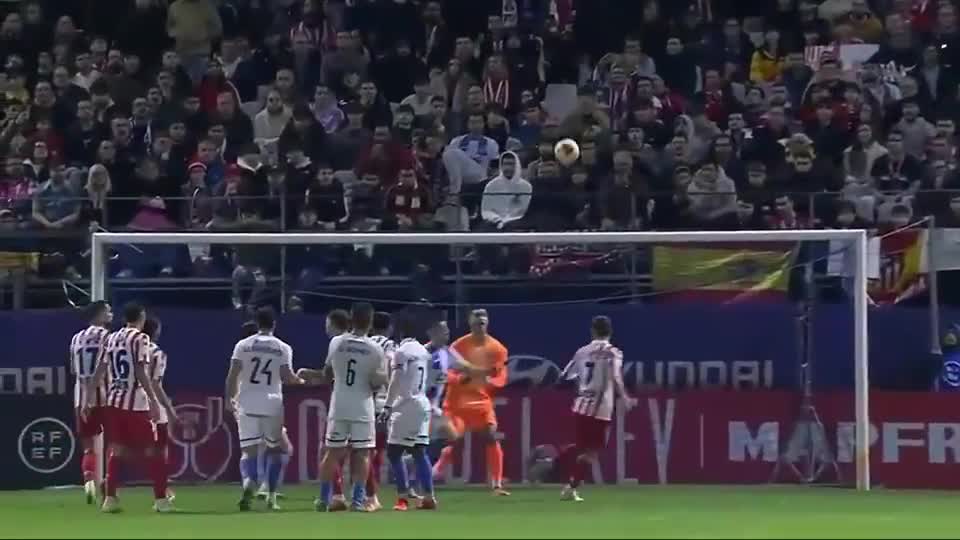 欧冠惊现篮球比分！巴黎热刺8球对攻创纪录，维蒂尼亚戴帽背后藏着的惊天秘密（欧冠打成篮球局！巴黎与热刺8球互轰创纪录，维蒂尼亚戴帽背后暗藏惊天内幕）