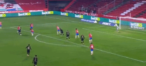 孔萨：凯恩给球队设立标准，那自然而然会激励我们（孔萨：凯恩树立球队标杆，激励着我们）