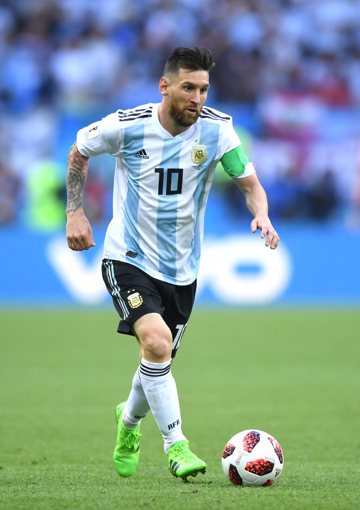 冬窗加盟米兰？罗马诺：莱万不会在1月离开巴萨（罗马诺驳传闻：莱万一月仍留巴萨，米兰冬窗无缘）