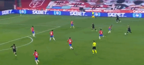 血性！韩国队球员挑衅拜合拉木，王博豪为队友出头撞倒挑事者（硬刚！韩国队员挑衅拜合拉木，王博豪挺身护队友将挑事者撞翻）